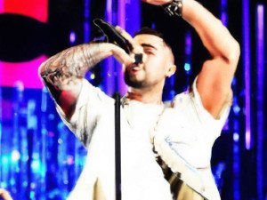 Flower printing merging with AR floral designs in botanical tourism souvenirs