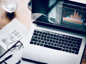 What First-Time Buyers Often Misunderstand About a UV Printer