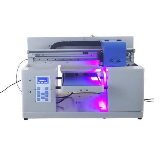 Промышленный двухголовочный УФ-принтер, печатающий яркие тисненые и металлические эффекты